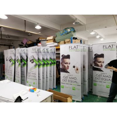 專業定制，品質呈現 深圳戶外噴繪寫真廣告與PVC易拉寶展架海報制作指南